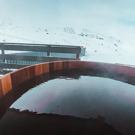 Fahrenheit Seven Готель