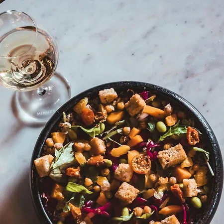 Fahrenheit Seven Hotel