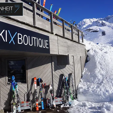 Готель Fahrenheit Seven 4*