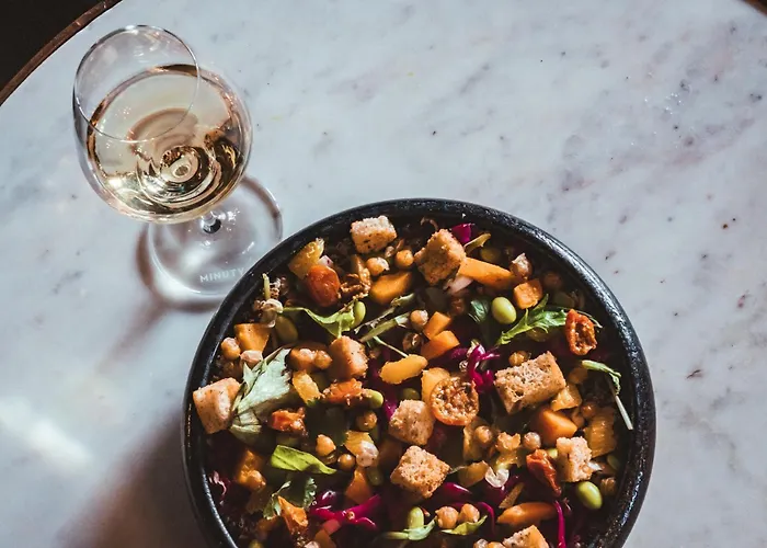 Fahrenheit Seven Готель