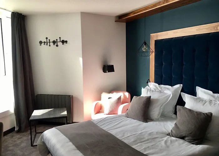 Fahrenheit Seven Готель