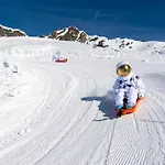 Fahrenheit Seven Отель 4*