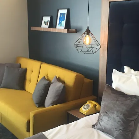Fahrenheit Seven Hotel