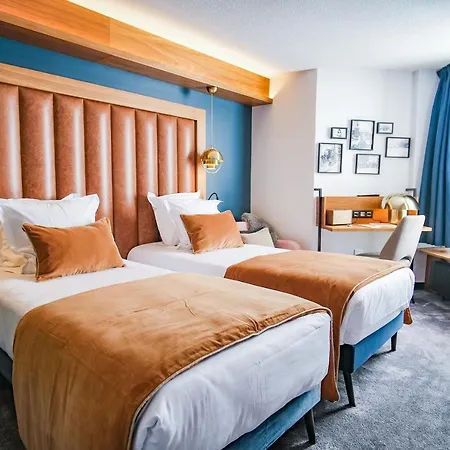 Fahrenheit Seven Hotel 4*