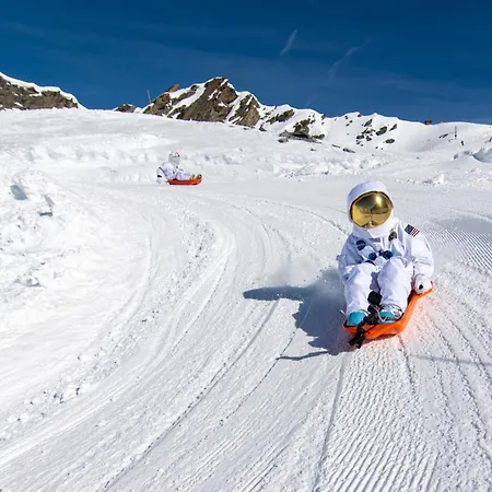 Fahrenheit Seven Hotel 4*