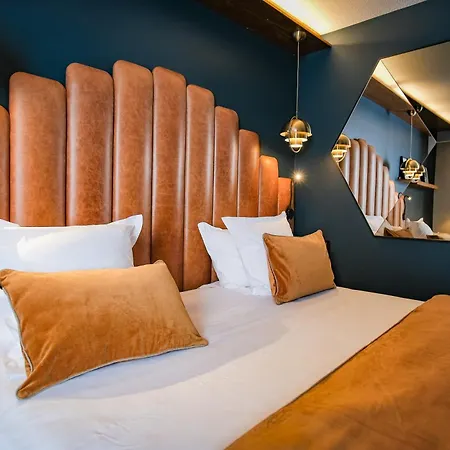 Fahrenheit Seven Hotel