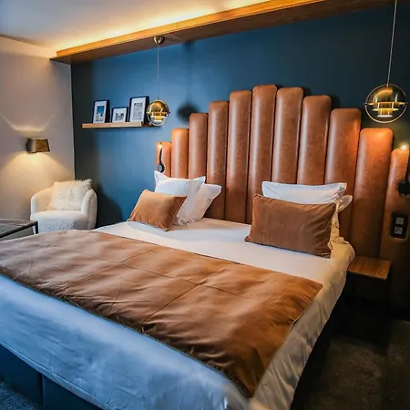 Fahrenheit Seven Hotel