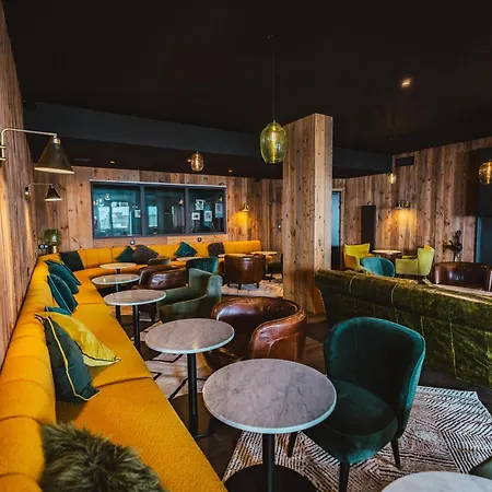 Fahrenheit Seven Hotel
