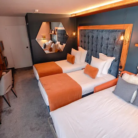 Fahrenheit Seven Hotel 4*