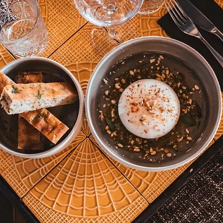 فندق Fahrenheit Seven فال تورُن