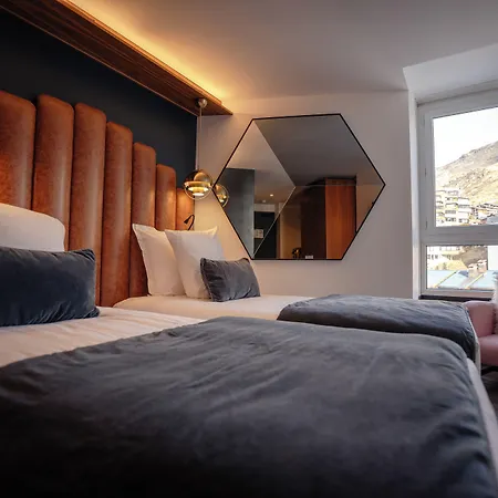Fahrenheit Seven Hotel