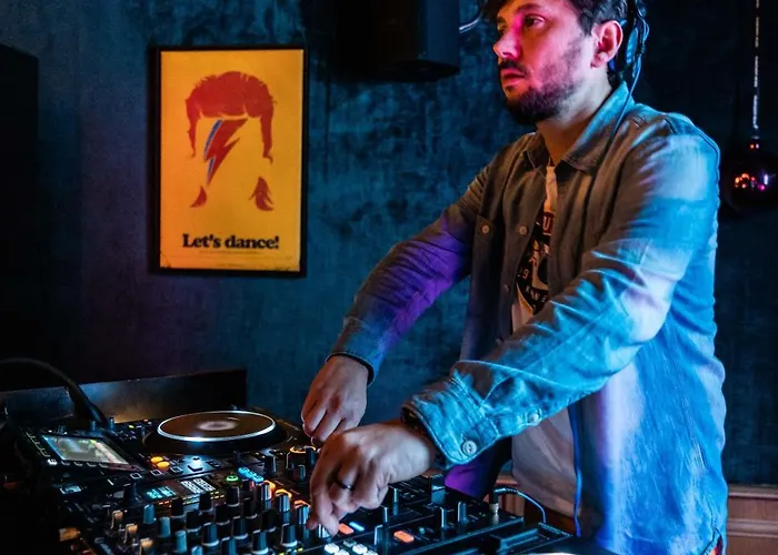 فندق Fahrenheit Seven فال تورُن